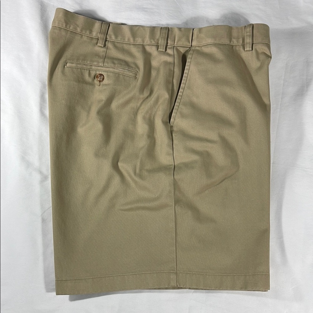 L.L. Bean mens khaki Comfort Fit flat front 8" chino shorts - size 42 - Picture 8 of 11